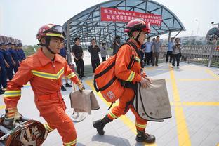 火爆？加拉塔萨雷欧联遭斯巴达淘汰，两队赛后爆发激烈冲突！